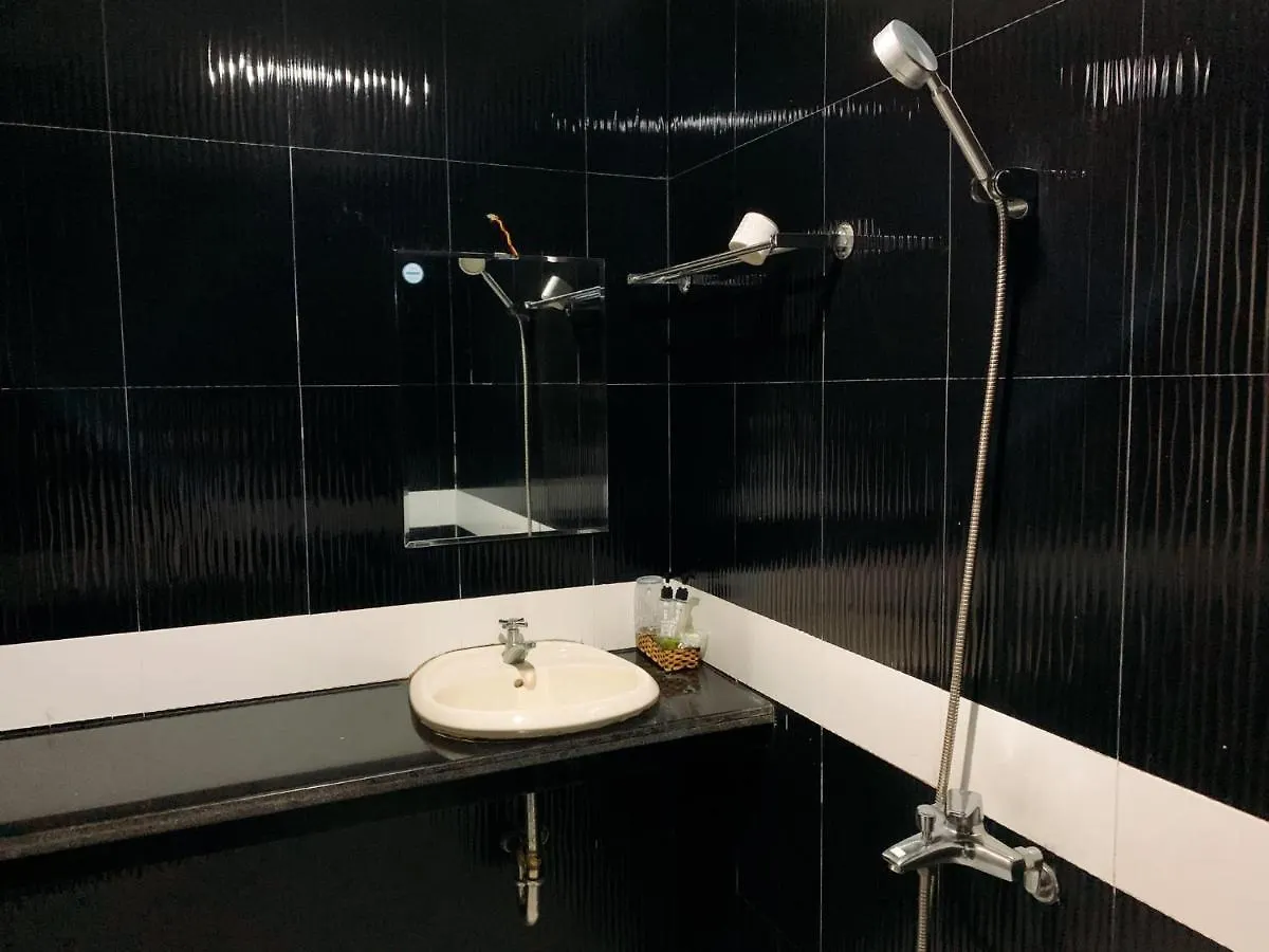 Phong Luu Hotel Nha Trang 2*,