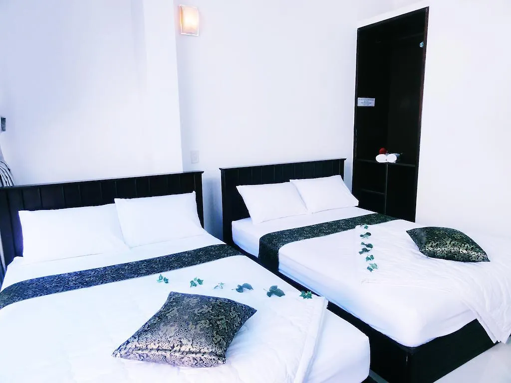 Phong Luu Hotel Nha Trang 2*,